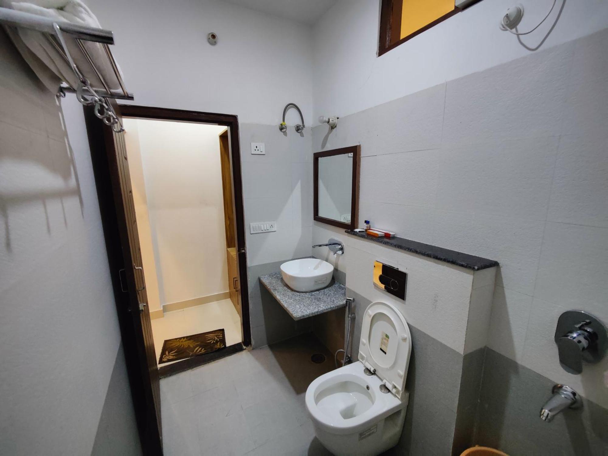 Alaknanda Motel & Restaurant Rudraprayāg المظهر الخارجي الصورة